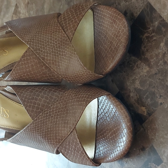 Chaps Lavinia shoes, EUC, size 6.5B - Picture 3 of 6